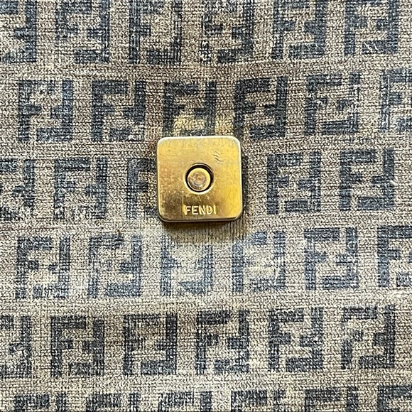 🌈 Amazing Vintage Fendi crossbody bag - Picture 9 of 16